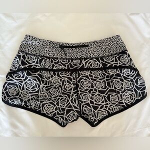 Lululemon Run: Speed Short‎ *2-way Stretch Pretty Palm Black Angel Wing / Black